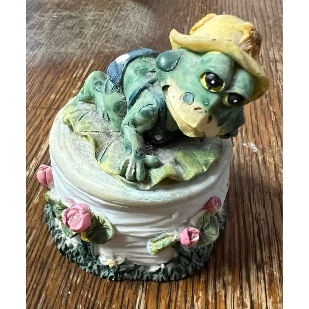 Frog Figurine Yellow Hat Blue Overalls Lily Pad Flowers Trinket Box